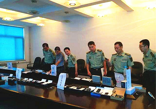 軍區(qū)領(lǐng)導了解執(zhí)法記錄儀